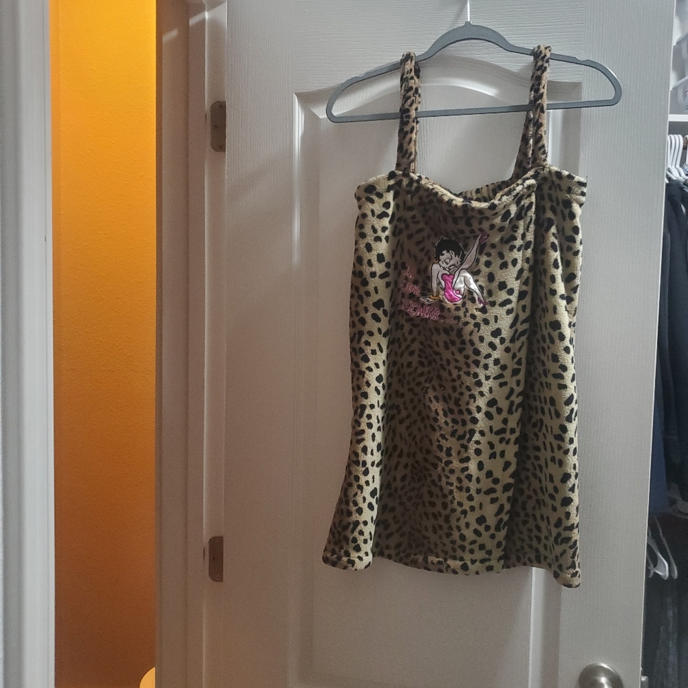Betty Boop Throw Robe - Picture 3 of 3